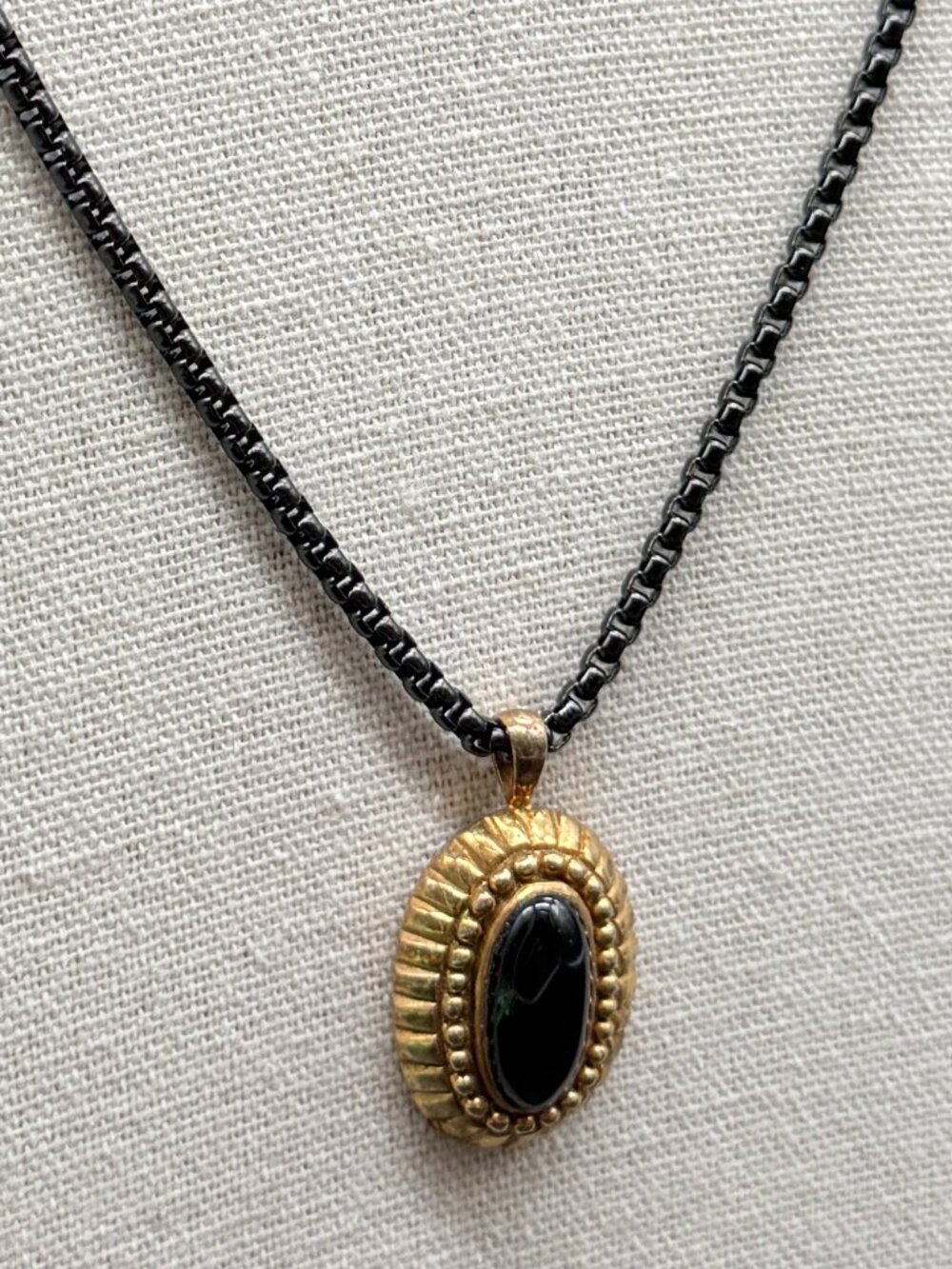 Vintage Gold tone Pendant Oval with Black Stone on Black Metal Chain Necklace